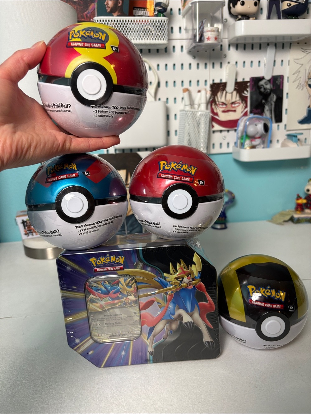 Pokémon Poké Ball tin bundle
